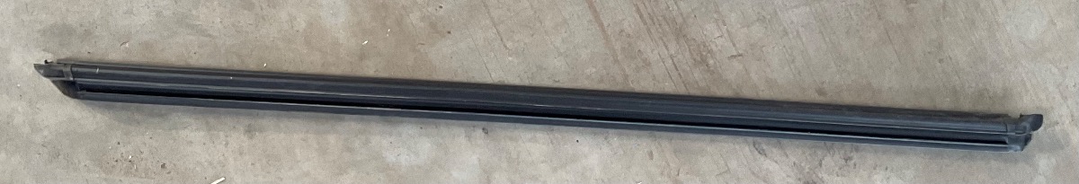 POLO VIVO FRONT OUTER WEATHER SEAL