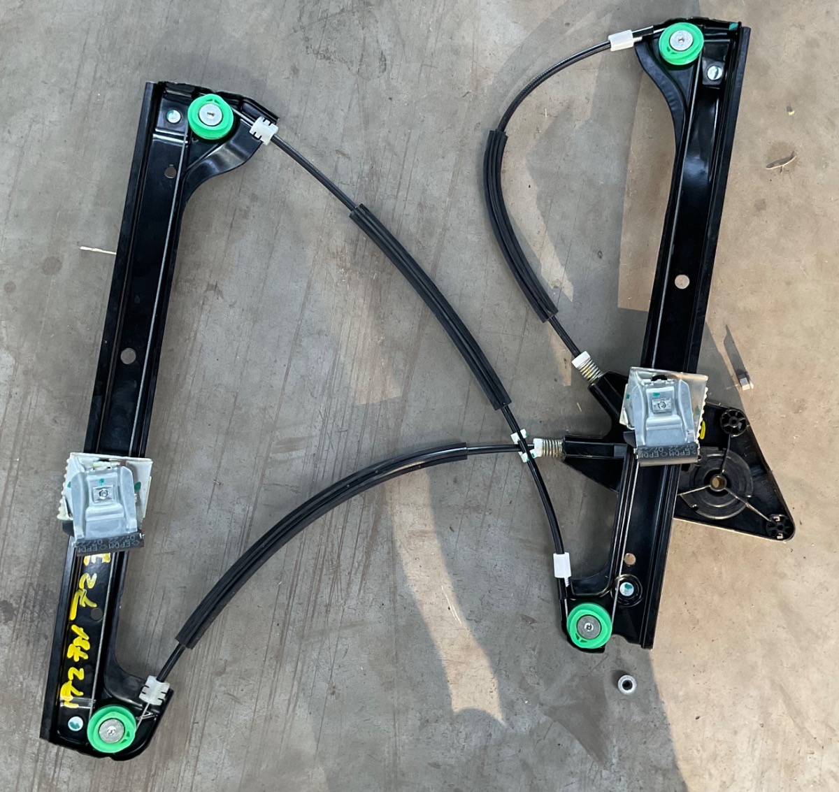 POLO VIVO LEFT FRONT WINDOW MECH ELEC