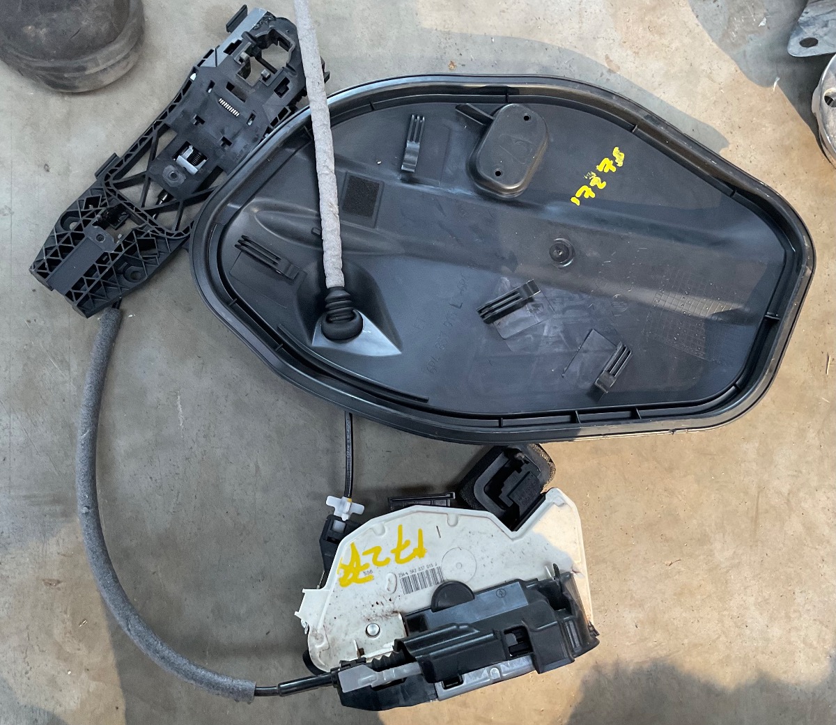 POLO VIVO LEFT FRONT DOOR LOCK