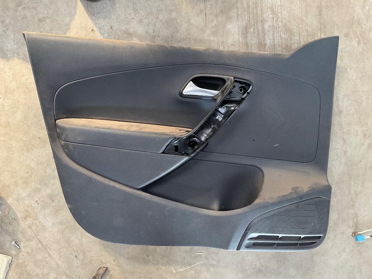 POLO VIVO LEFT FRONT DOOR PANNEL