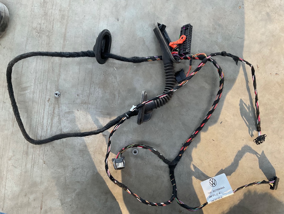 POLO VIVO LEFT FRONT DOOR WIRING