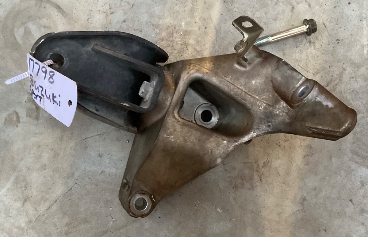 SWIFT 1.6 ENGINE MOUNTING BRACKET