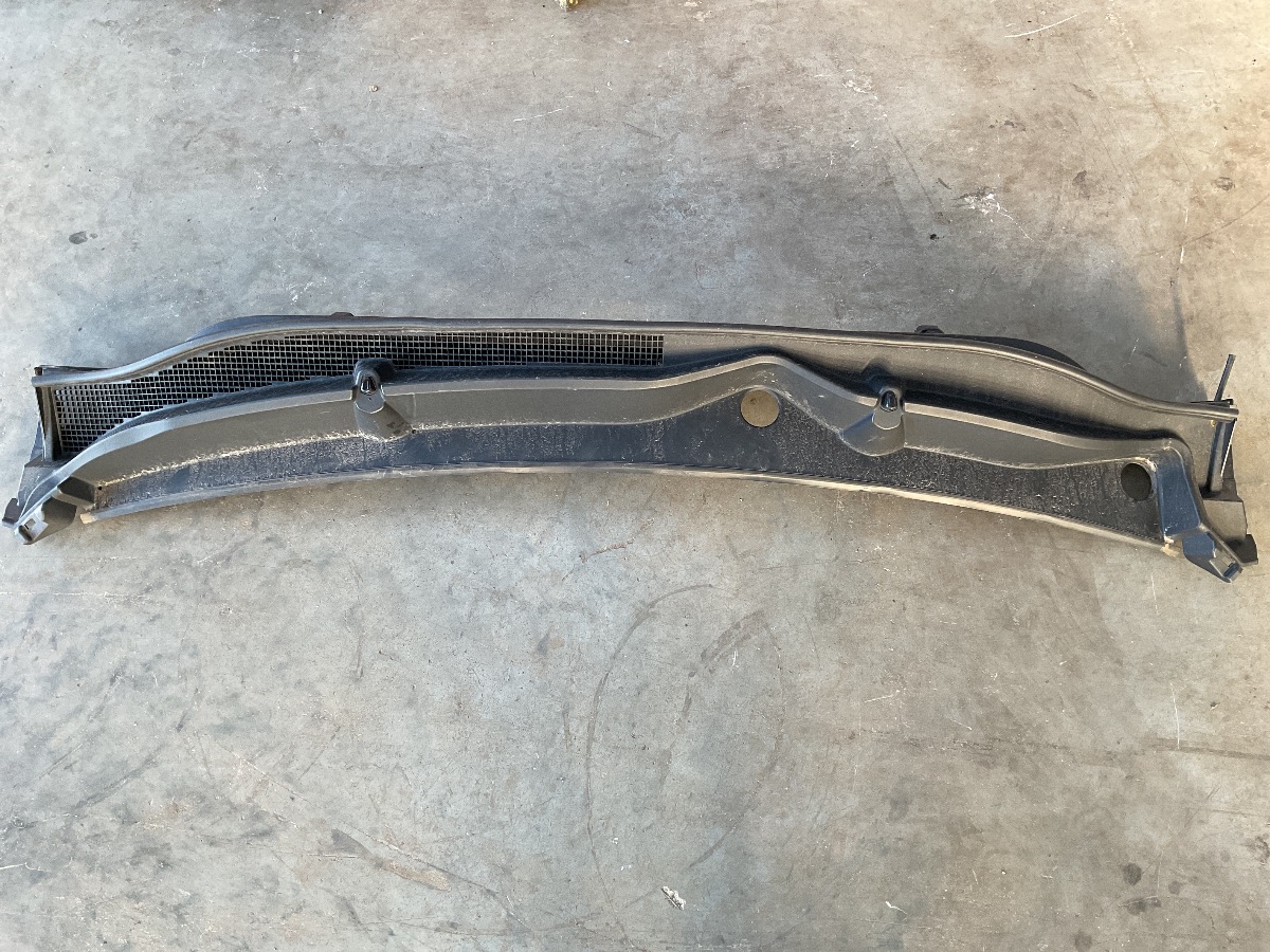 URBAN CRUISER WINDSCREEN COWLING