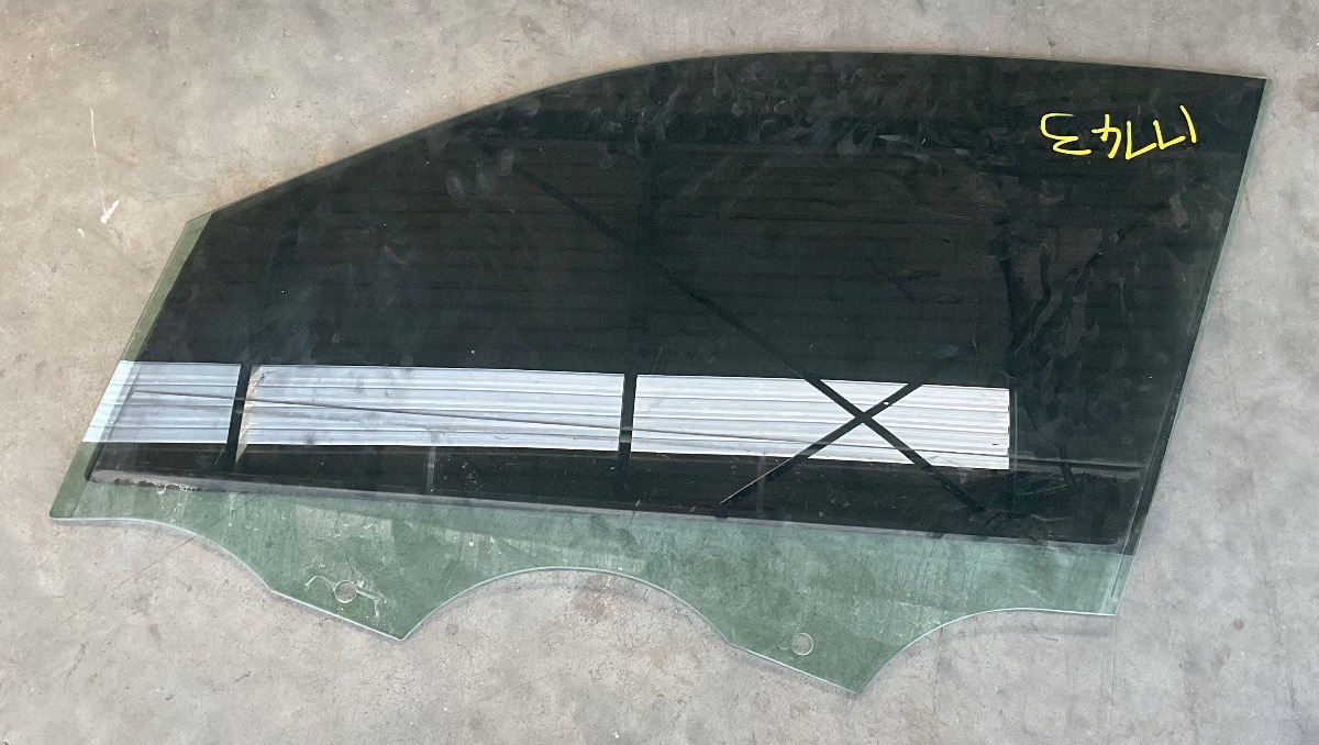 T CROSS LEFT FRONT DOOR GLASS