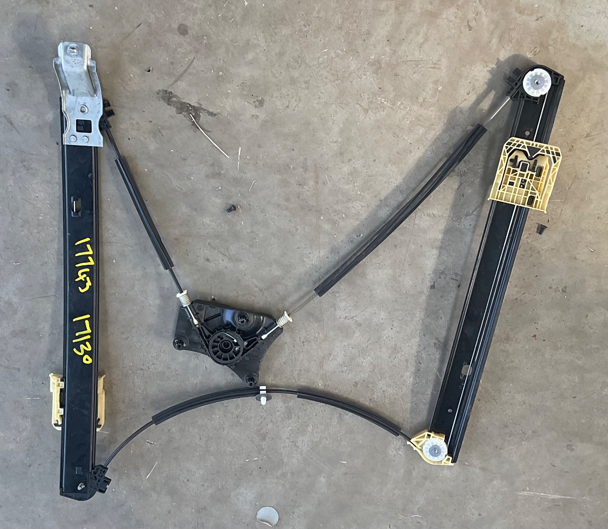 T CROSS LEFT FRONT WINDOW MECH ELEC NO MOTOR