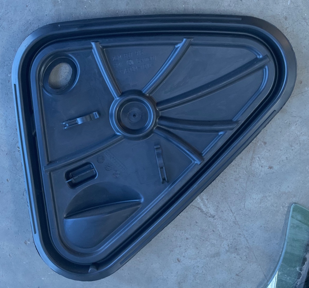T CROSS LEFT FRONT INNER DOOR COVER
