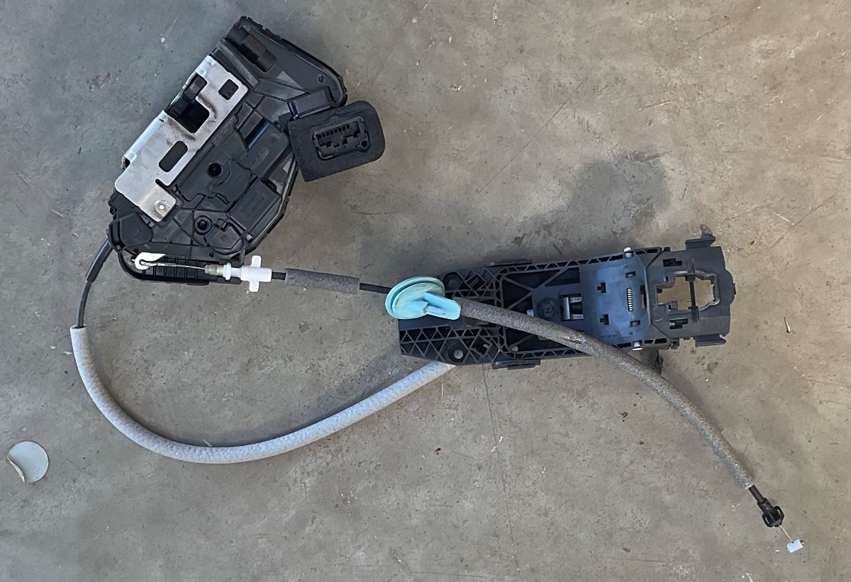 T-CROSS LEFT FRONT DOOR LOCK