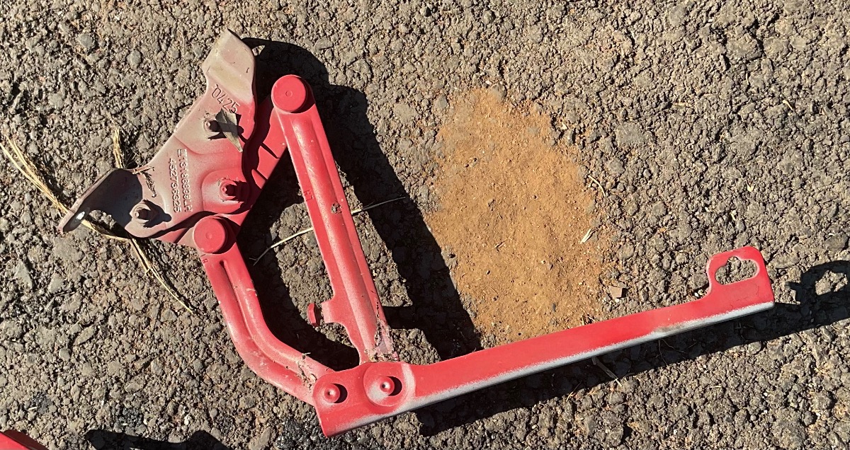 CORSA RIGHT BONNET HINGE