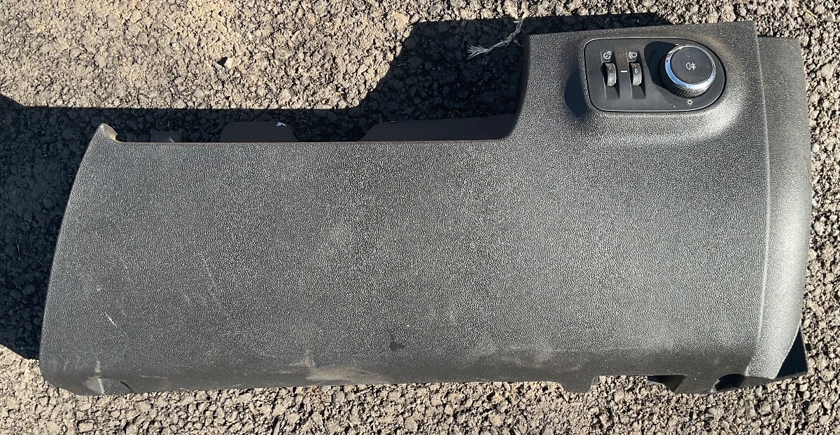 CORSA E RIGHT LOWER DASH TRIM