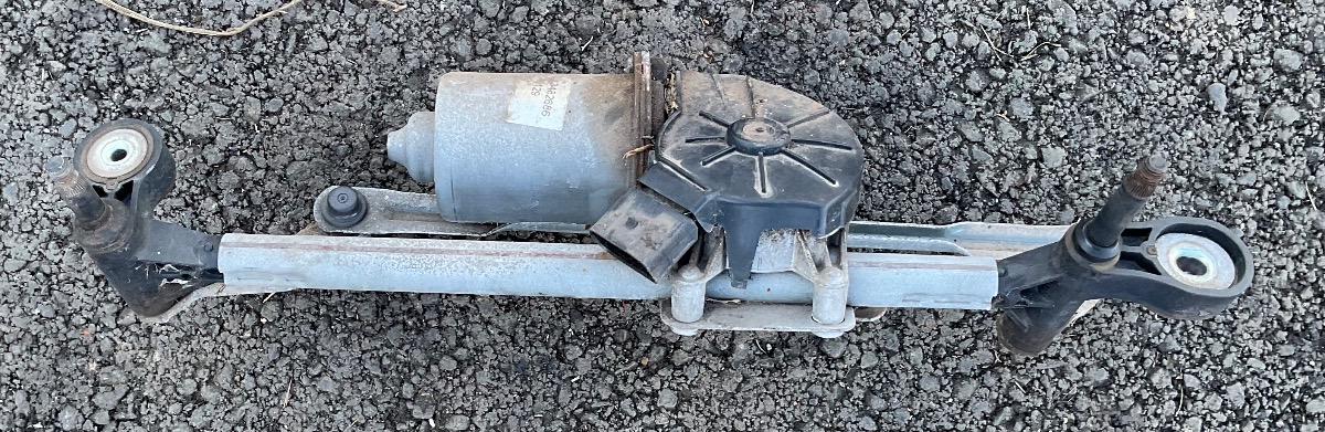 CORSA E FRONT WINDSCREEN WIPER MOTOR AND LINKS