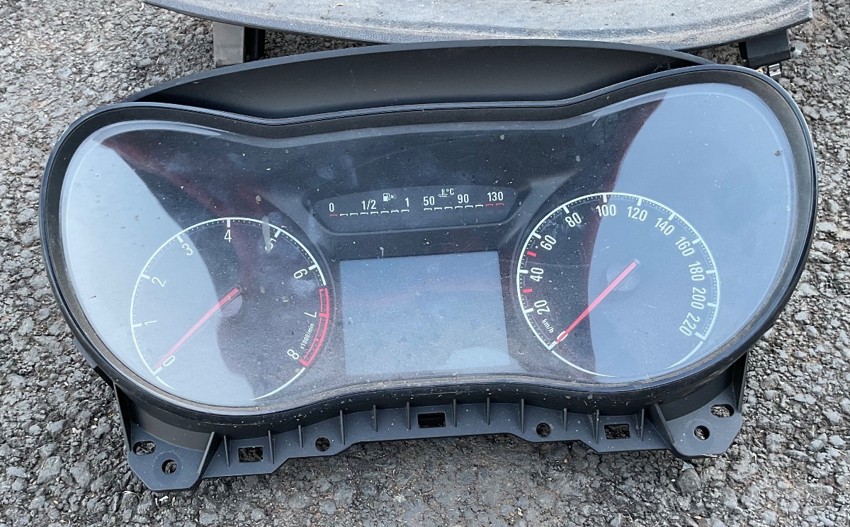 CORSA E SPEEDO CLUSTER