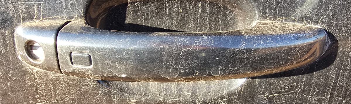 A4 RIGHT FRONT DOOR HANDLE