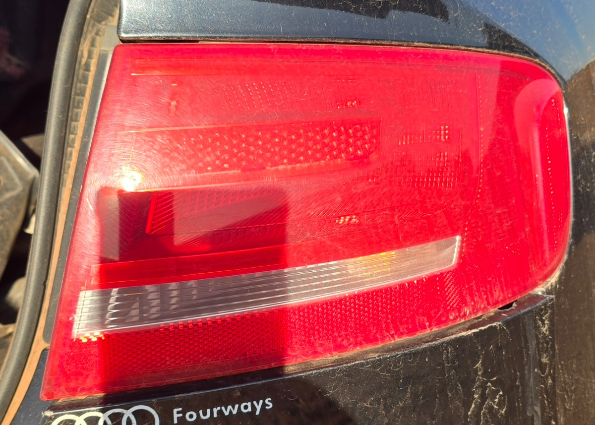 A4 B8 RIGHT REAR OUTER TAIL LIGHT