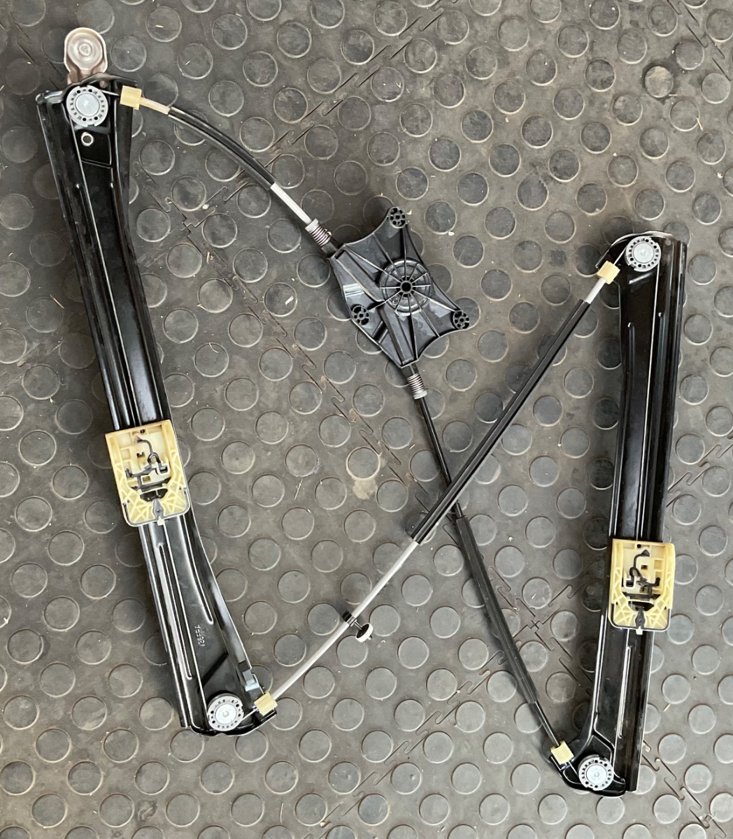 TIGUAN ALLSPACE RIGHT FRONT WINDOW MECH ELEC NO MOTOR