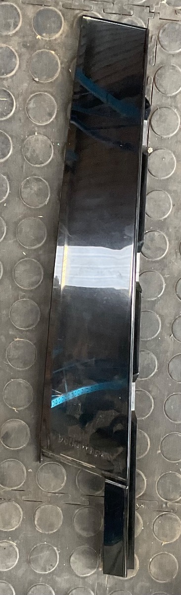 TIGUAN ALLSPACE RIGHT FRONT OUTER DOOR TRIM