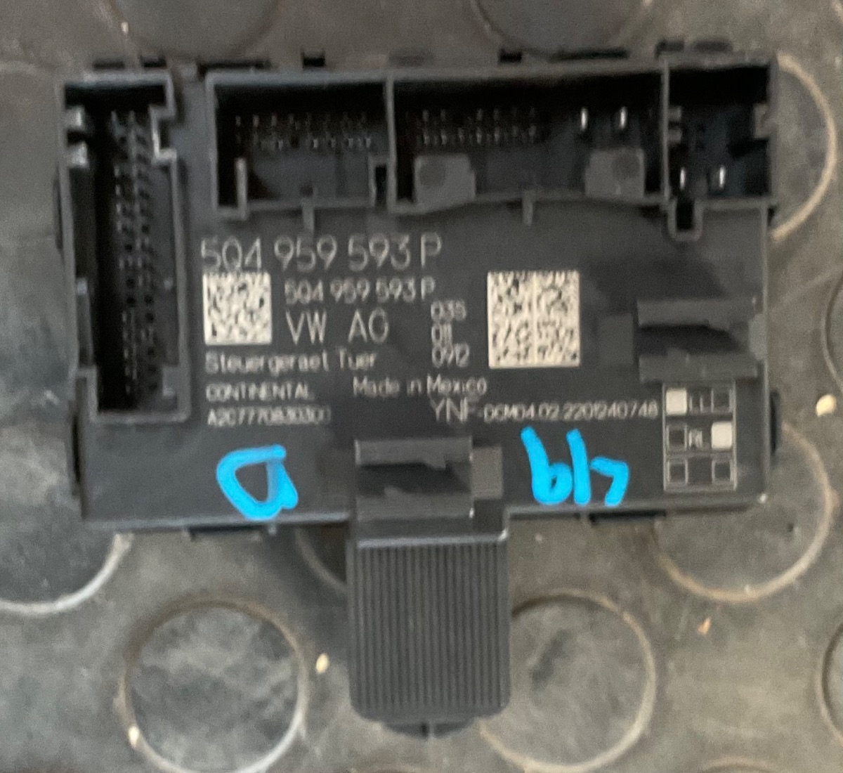 TIGUAN ALLSPACE RIGHT FRONT WINDOW MOTOR CONTROL BOX