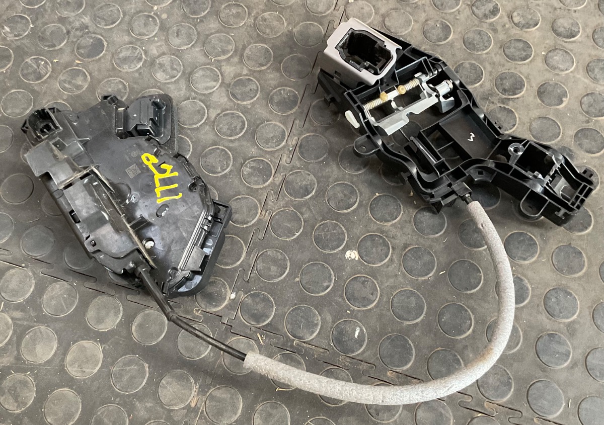 TIGUAN ALLSPACE RIGHT FRONT DOOR LOCK