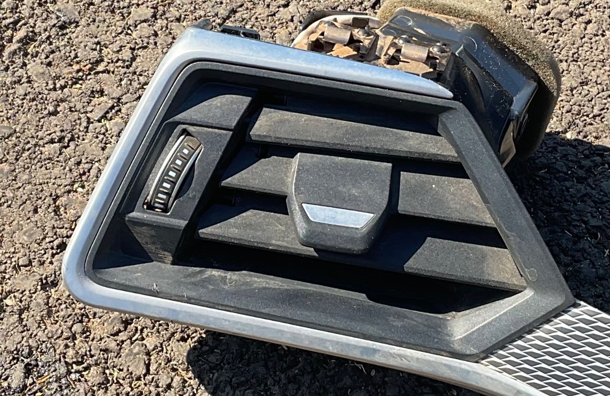 G20 LEFT DASH VENT