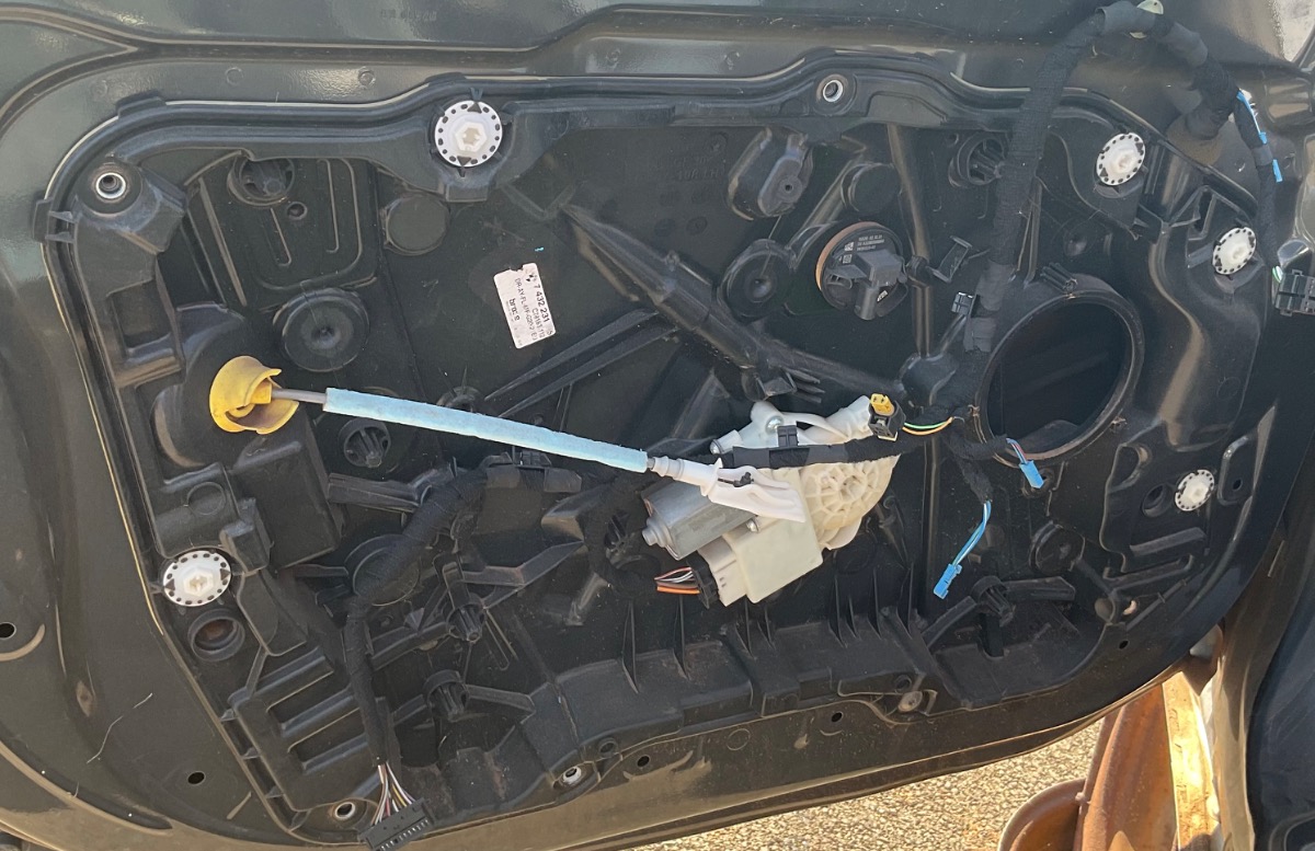 G20 LEFT FRONT WINDOW MECH ELEC