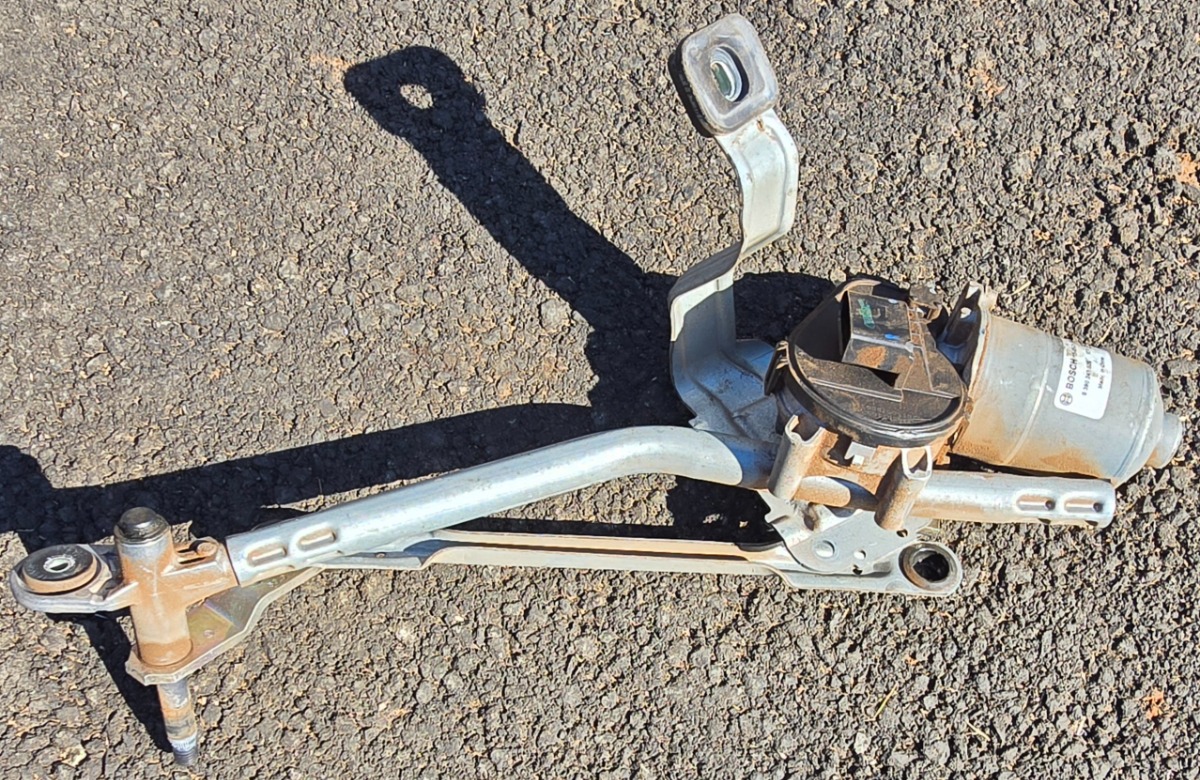 F48 X1 WIPER LINKS WITH MOTOR