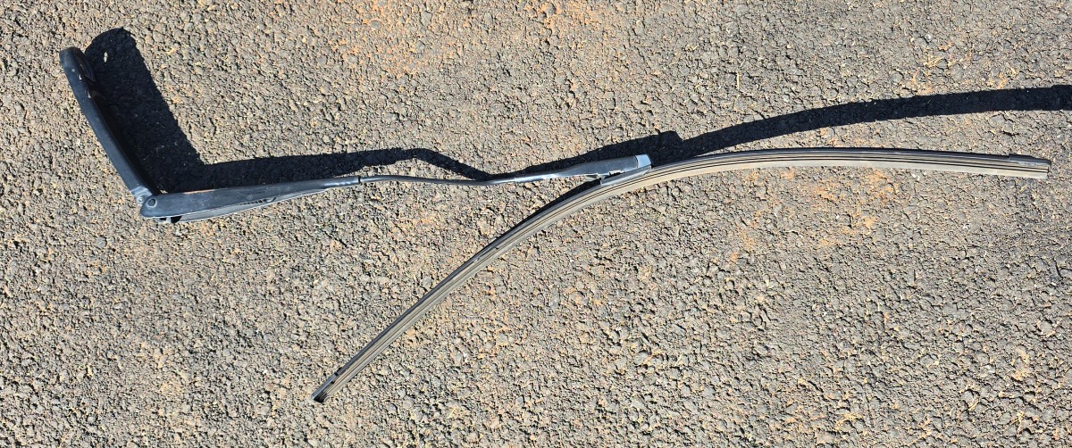 F48 X1 Windscreen Wiper Arm Assembly - RIGHT