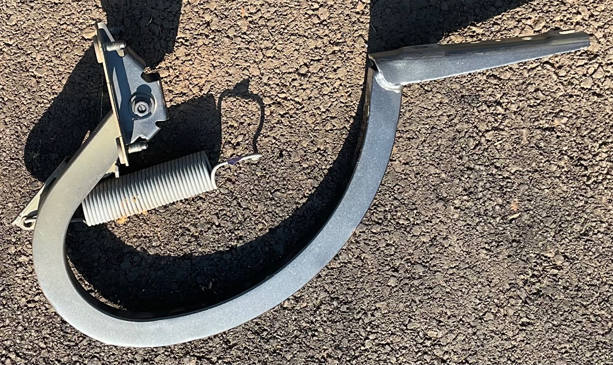 G20 LEFT REAR BOOT LID HINGE
