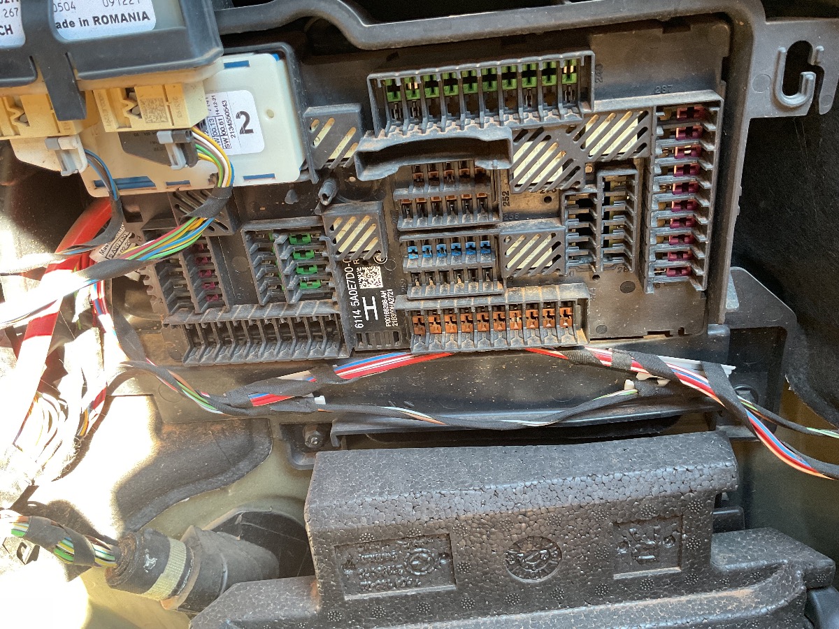 G20 REAR POWER DISTRIBUTION BOX