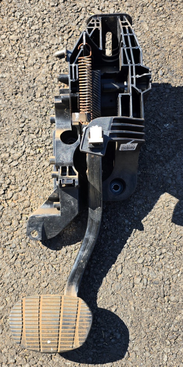 F48 X1 BRAKE PEDAL ASSY