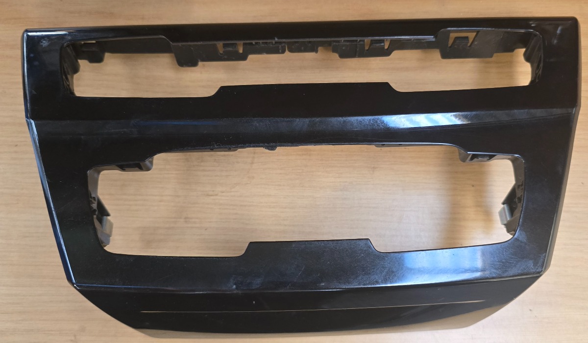 F48 X1 CENTRE CONSOLE TRIM