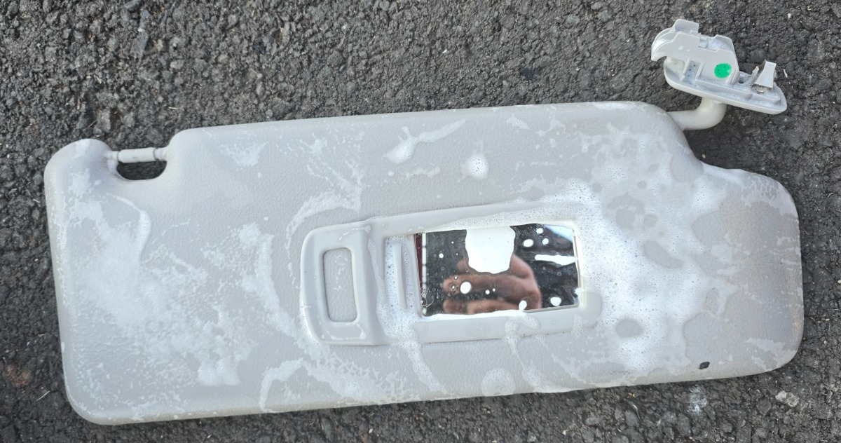 F48 X1 RIGHT SUNVISOR