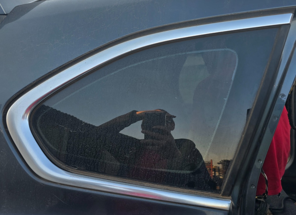 F48 X1 RIGHT REAR BODY GLASS