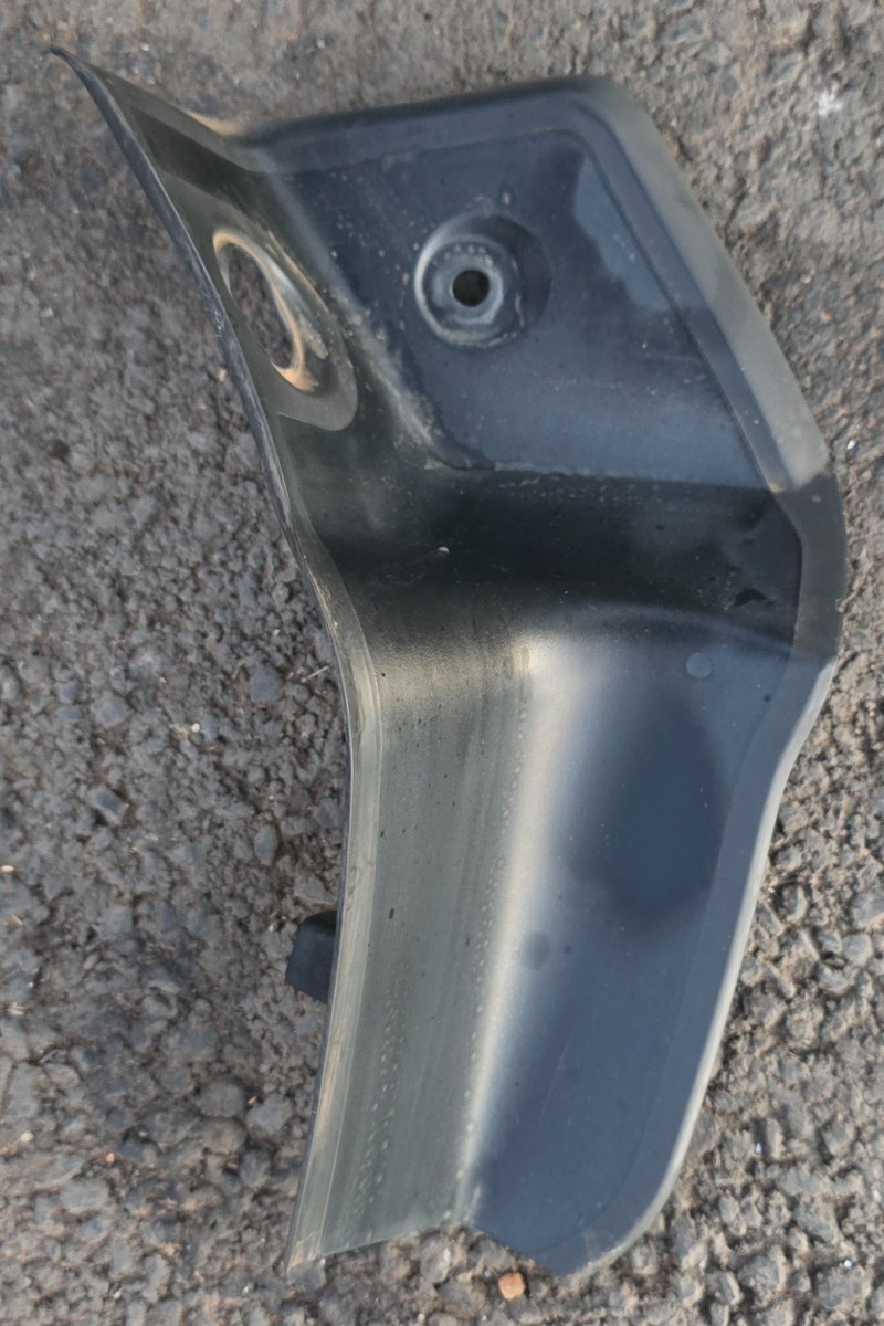 F48 X1 RIGHT REAR LIGHT TRIM