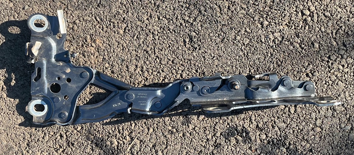 G20 RIGHT BONNET HINGE
