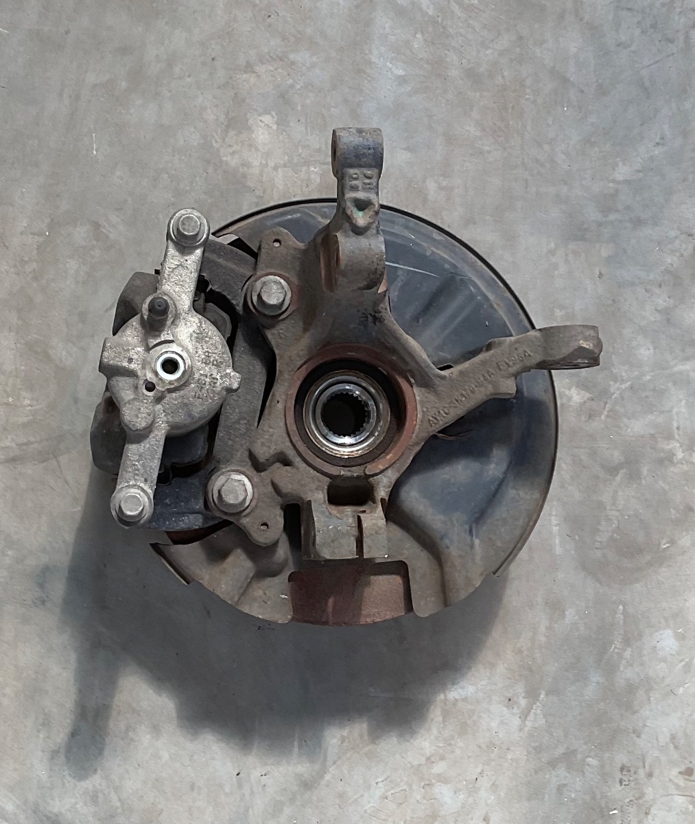 FIGO RIGHT FRONT HUB & KNUCKLE