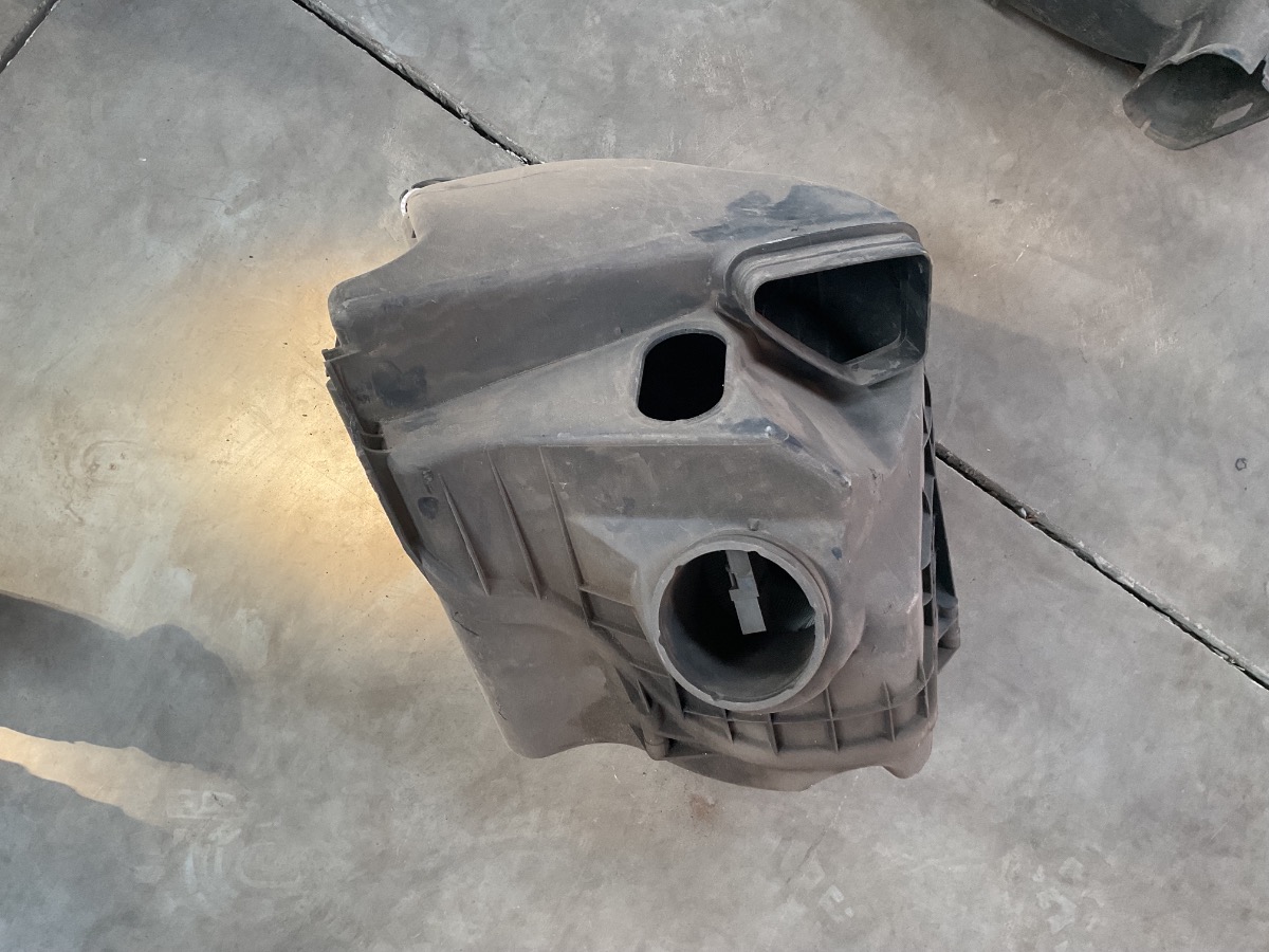 120i (E87) Air Cleaner Assembly