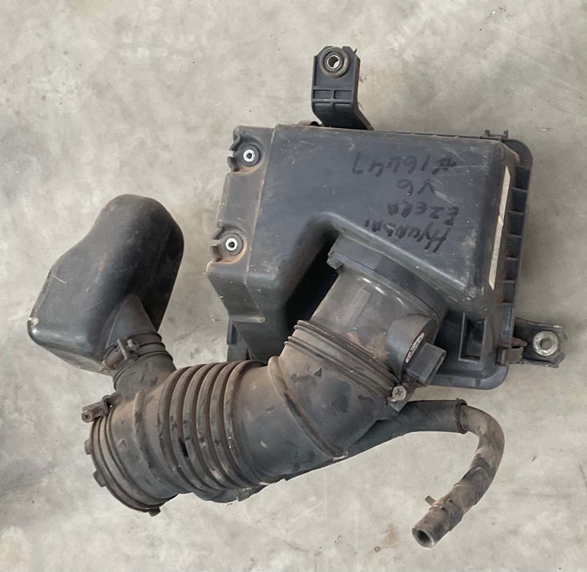 AZERA 3.3 V6 AIR FILTER HOUSING