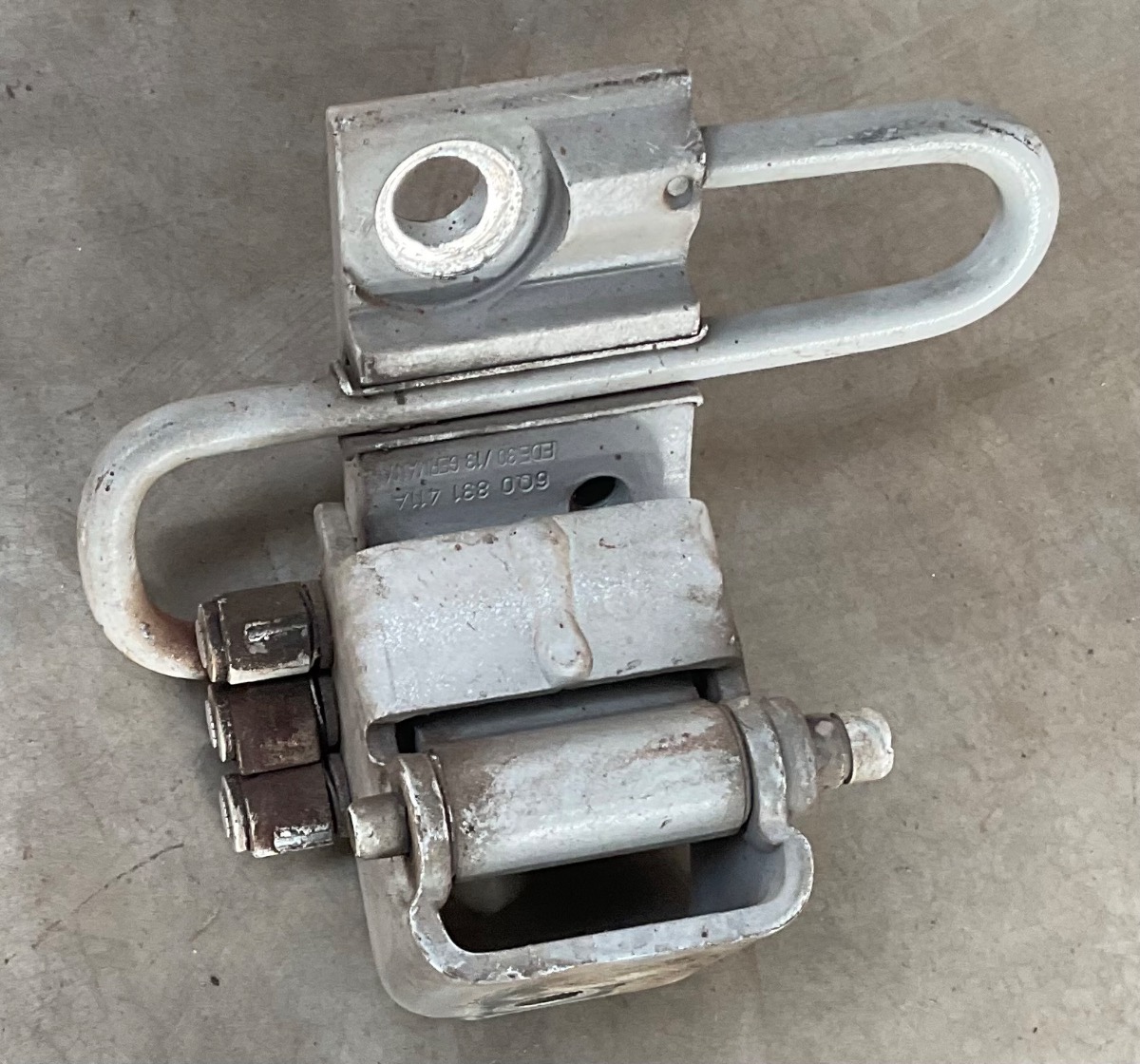 POLO LEFT FRONT LOWER DOOR HINGE