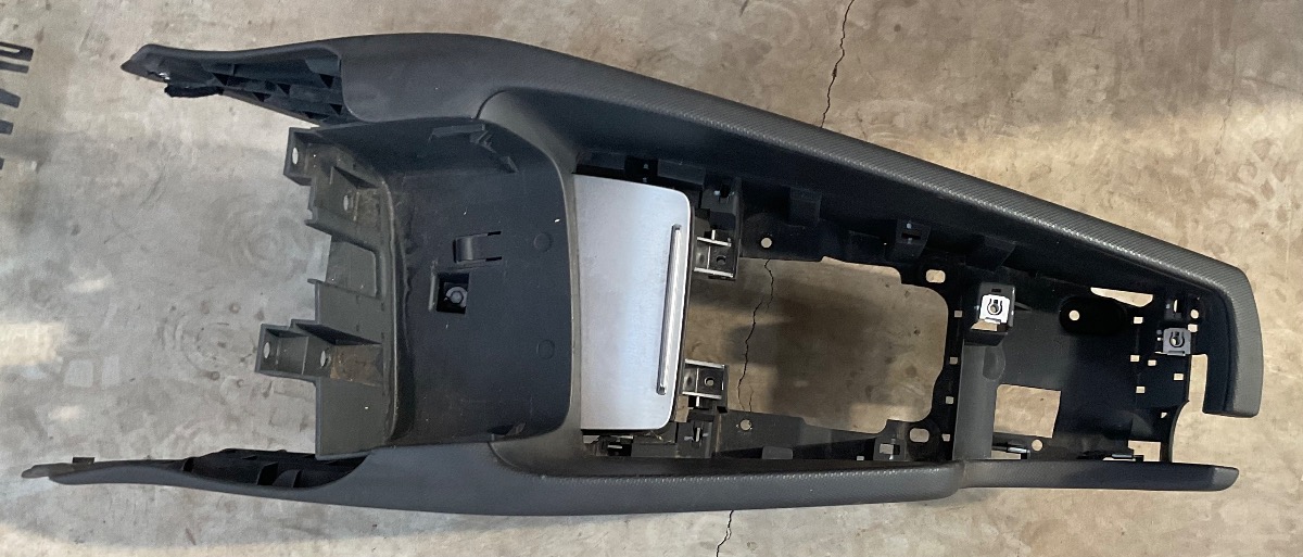 TT REAR CENTER CONSOLE
