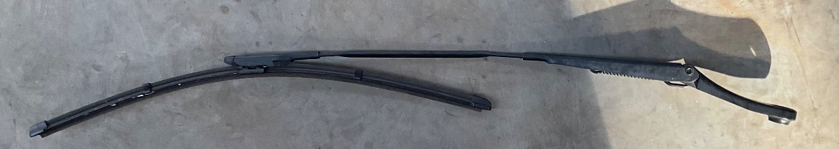 TT LEFT WIPER ARM