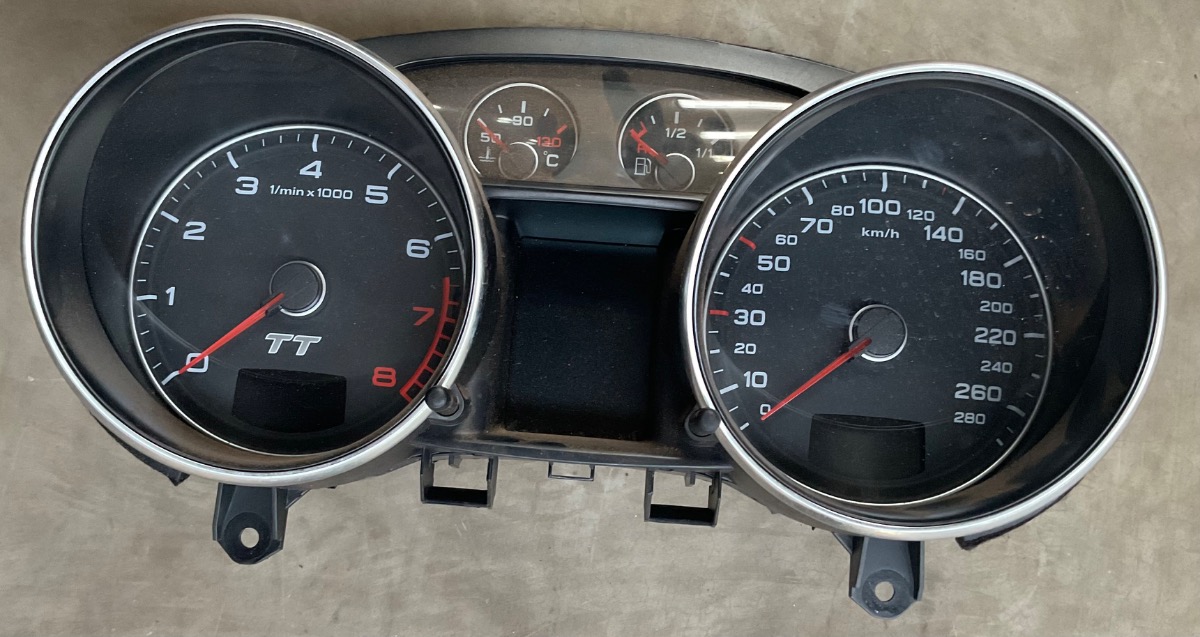 TT SPEEDO CLUSTER