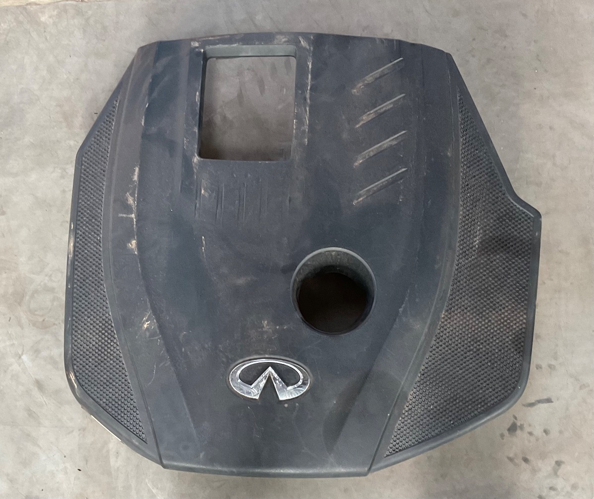 Q50 TOP ENGINE COVER