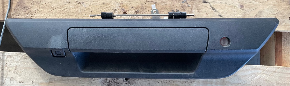 GD6 TAILGATE HANDLE + CAMERA