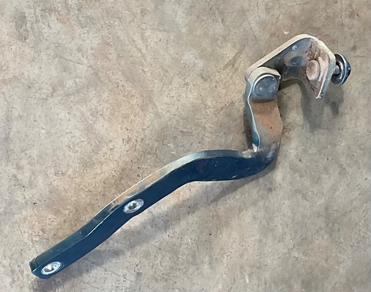 TT TAILGATE HINGE LEFT