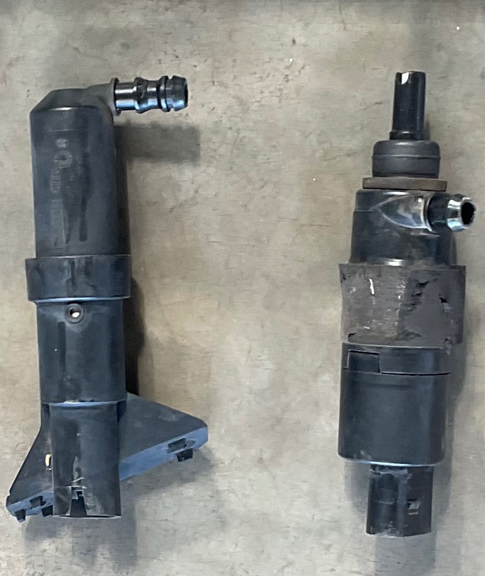 TT LEFT HEADLIGHT WASHER PUMP SET