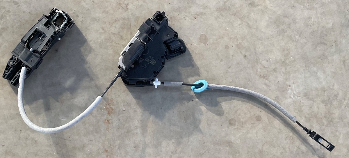 T CROSS RIGHT FRONT DOOR LOCK