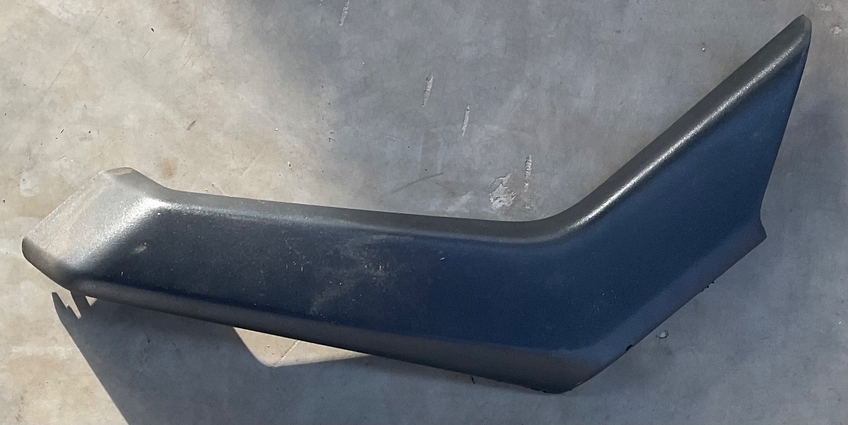 T CROSS RIGHT FRONT DOOR PANEL TRIM