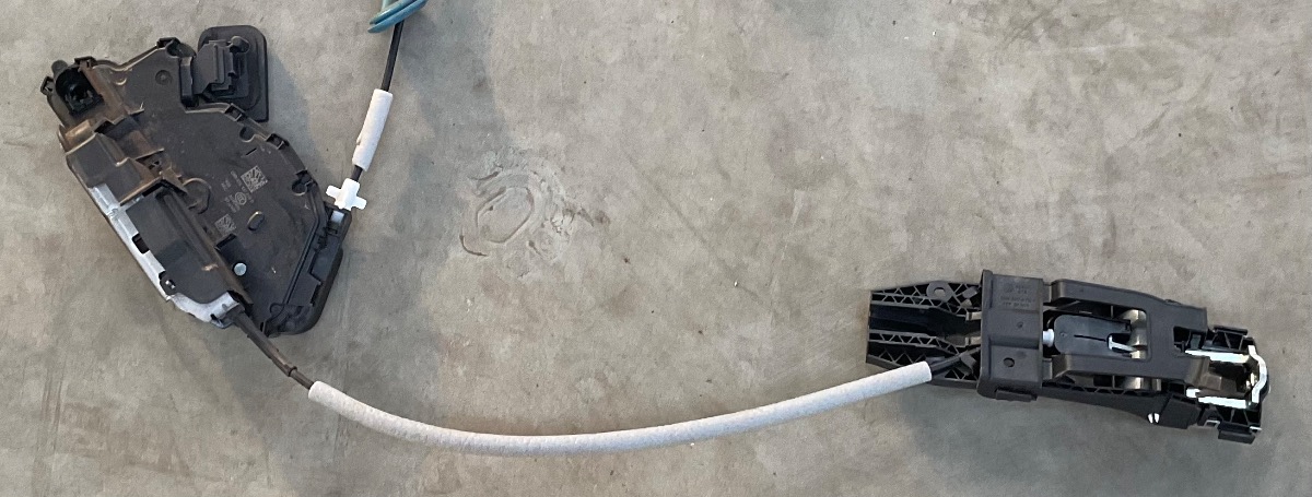 T CROSS RIGHT FRONT DOOR LOCK