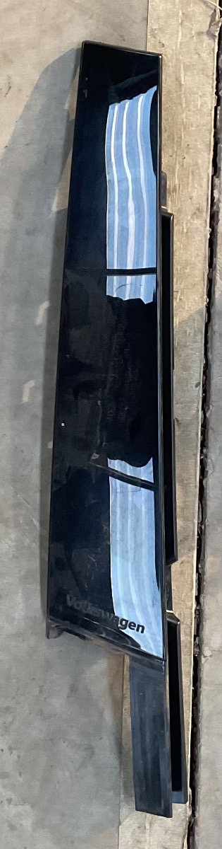 T CROSS RIGHT FRONT OUTER DOOR BEAD