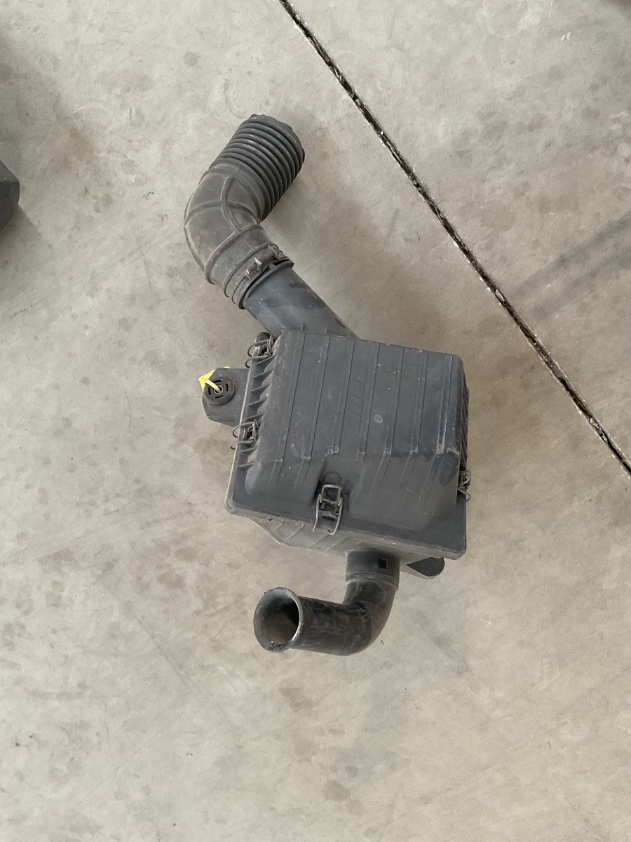 STRADA 1.6 AIR FILTER HOUSING