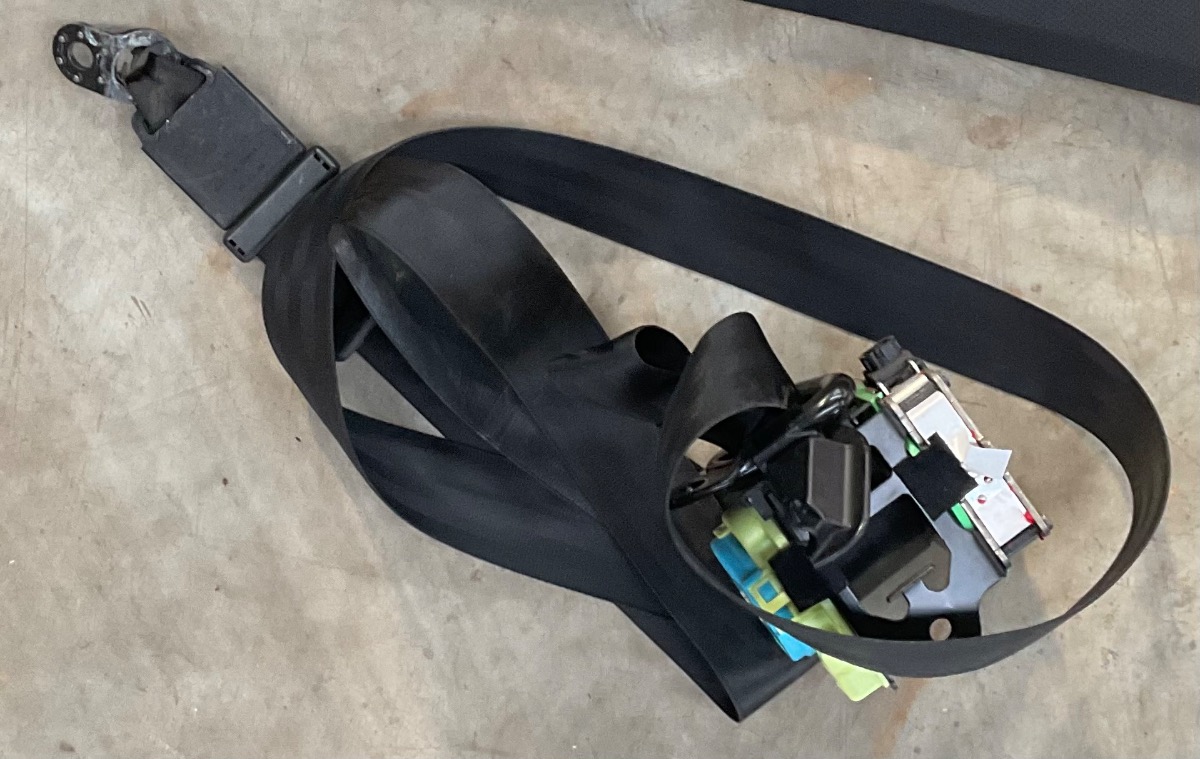 TT RIGHT REAR SEAT BELT